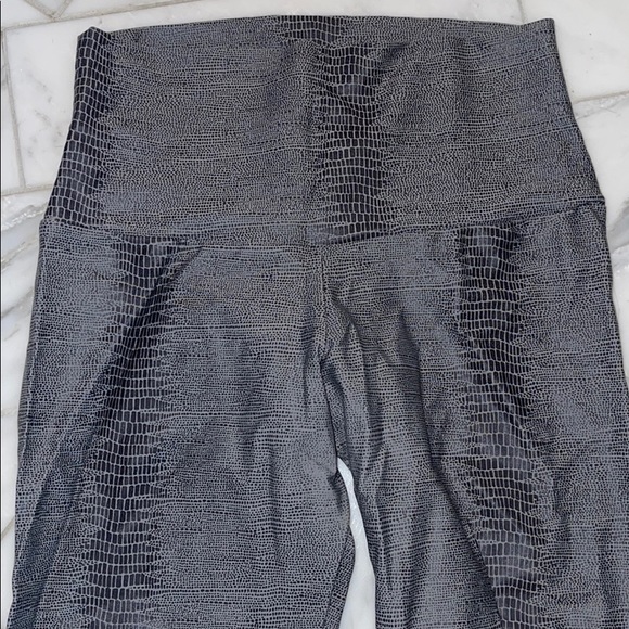 Onzie Snakeprint Legging - Picture 2 of 4